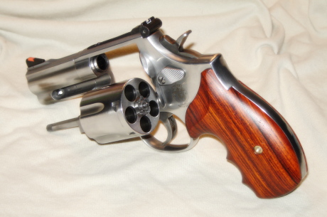 S&W 696 w/Ahrends Grips
